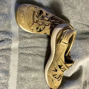 Earth Origins sneaker sandals size 8.5 medium